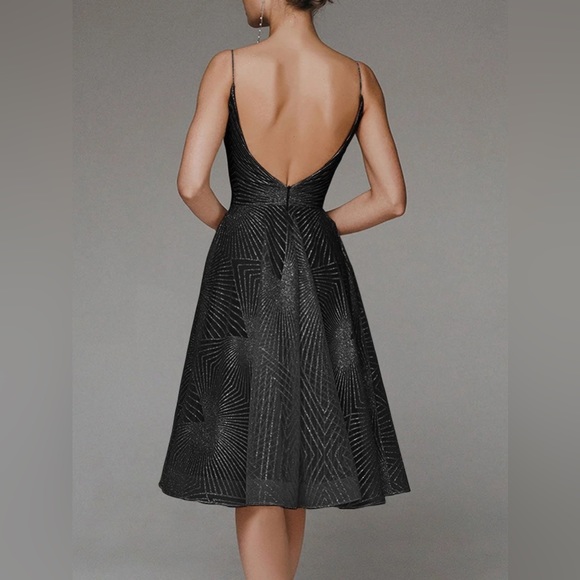 Black aline dress. - Picture 4 of 4